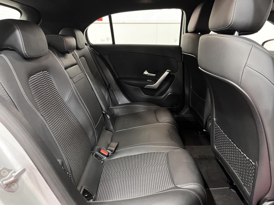 MERCEDES-BENZ A 2023