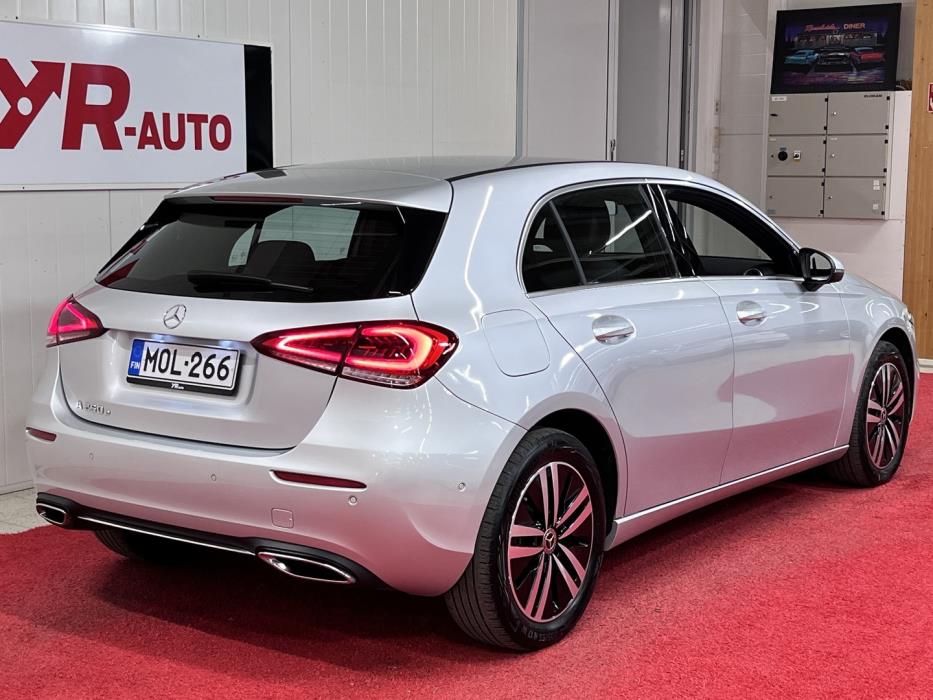 MERCEDES-BENZ A 2023