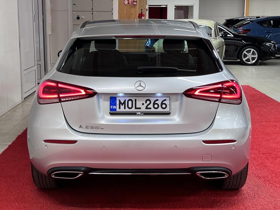 MERCEDES-BENZ A 2023