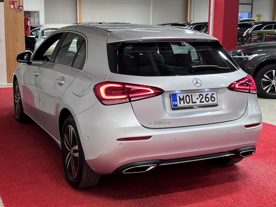 MERCEDES-BENZ A 2023