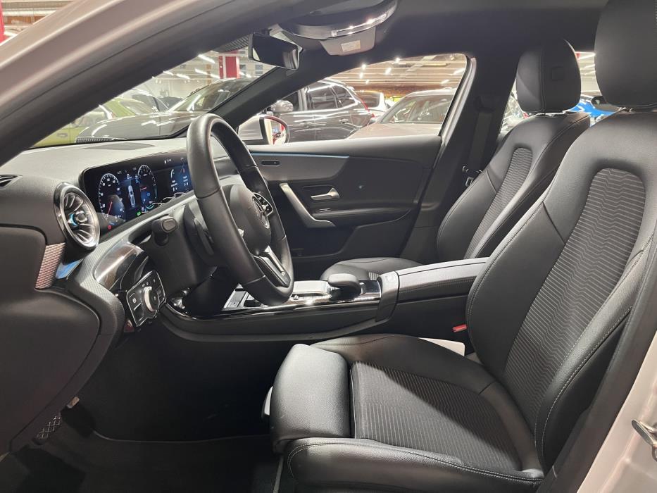 MERCEDES-BENZ A 2023
