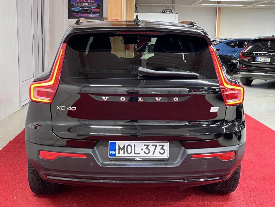 VOLVO XC40 2023