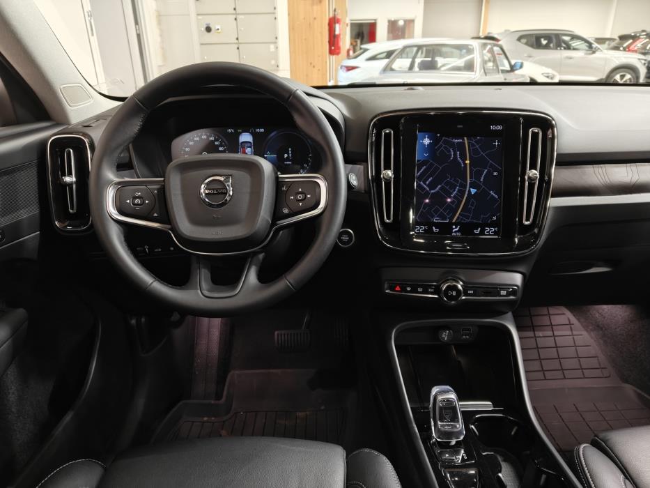 VOLVO XC40 2023