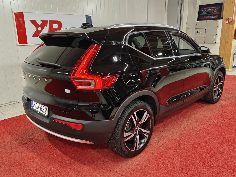 VOLVO XC40 2023