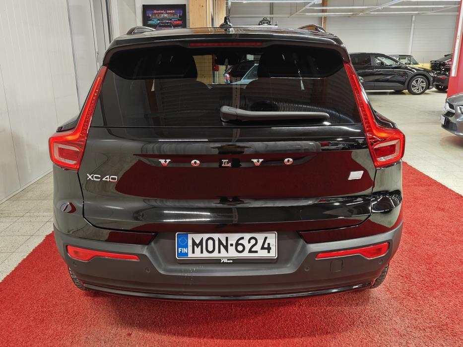 VOLVO XC40 2023