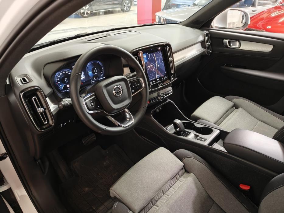 VOLVO XC40 2023