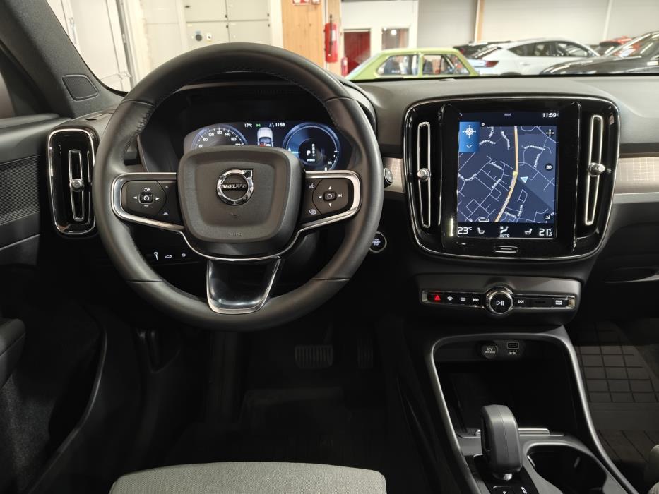 VOLVO XC40 2023