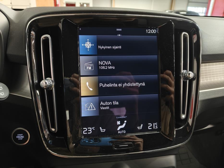 VOLVO XC40 2023