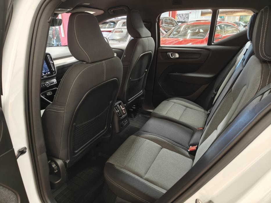 VOLVO XC40 2023
