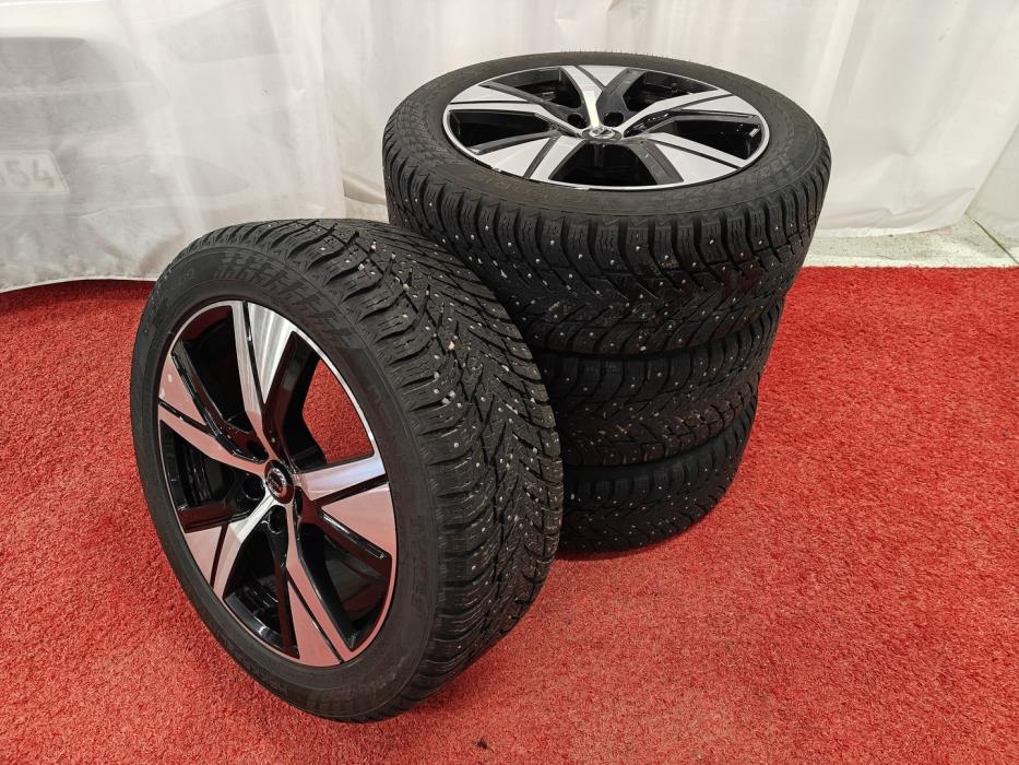 VOLVO XC40 2023