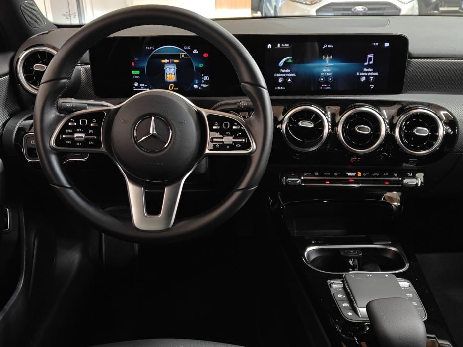 MERCEDES-BENZ A 2023