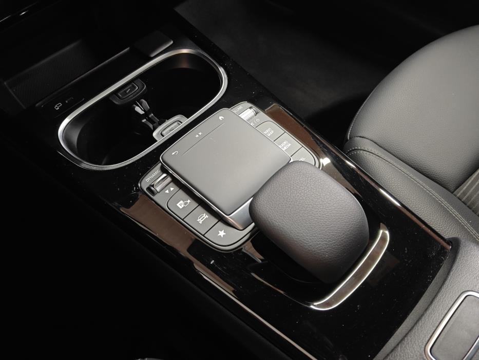 MERCEDES-BENZ A 2023