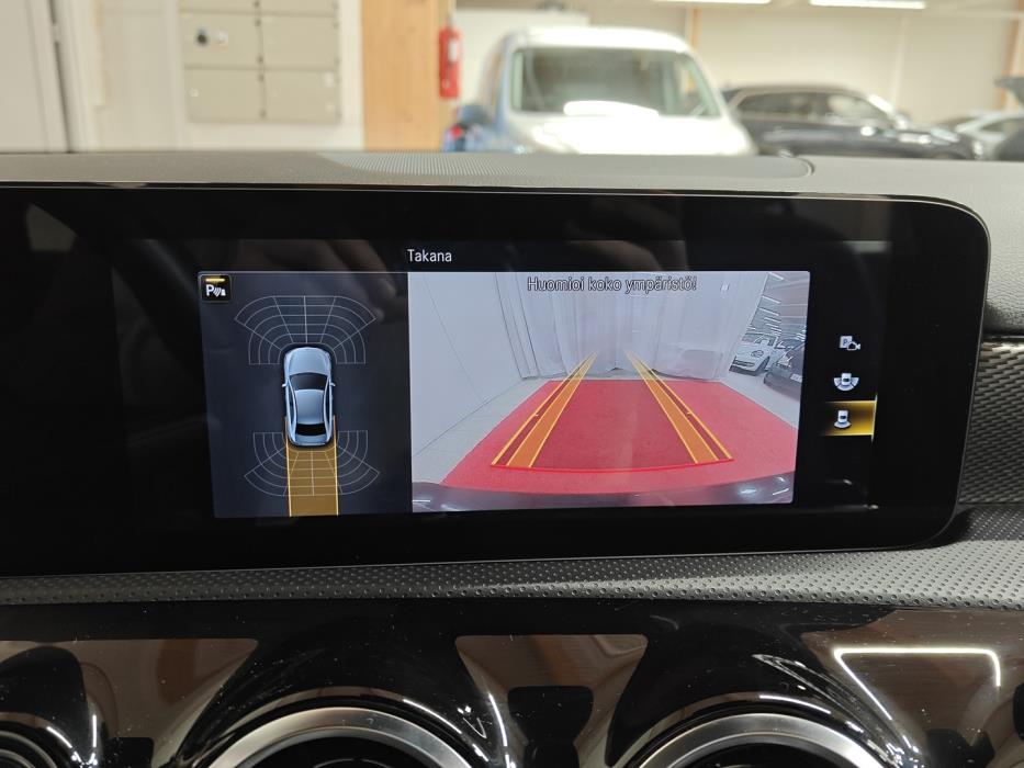 MERCEDES-BENZ A 2023