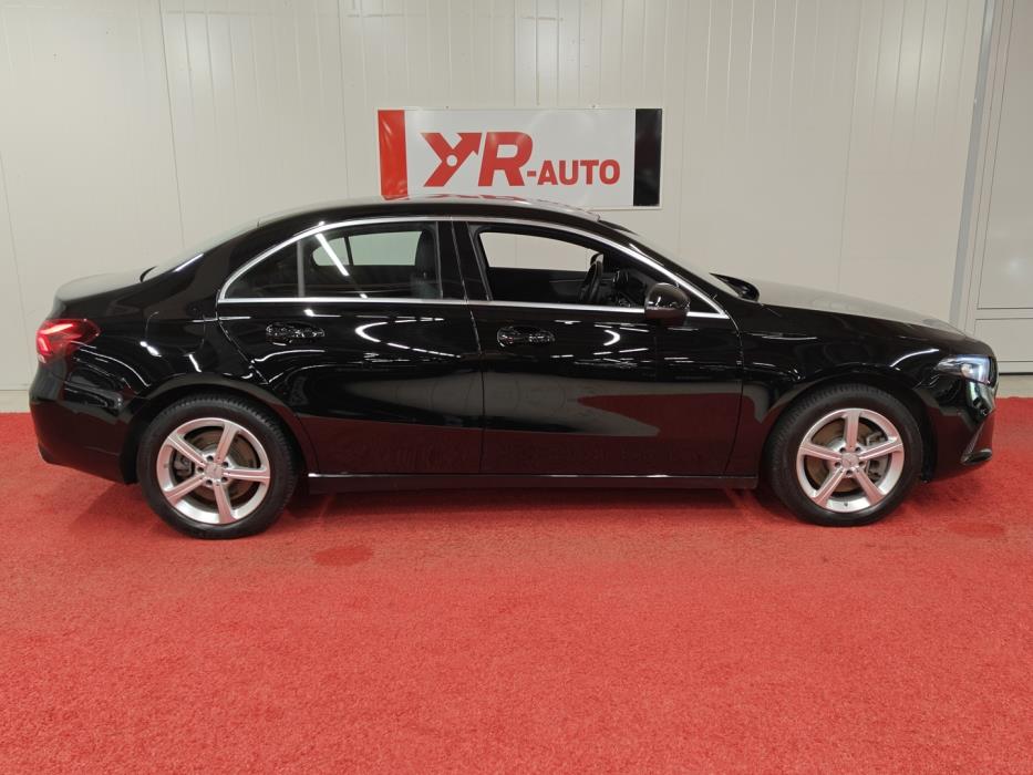 MERCEDES-BENZ A 2023