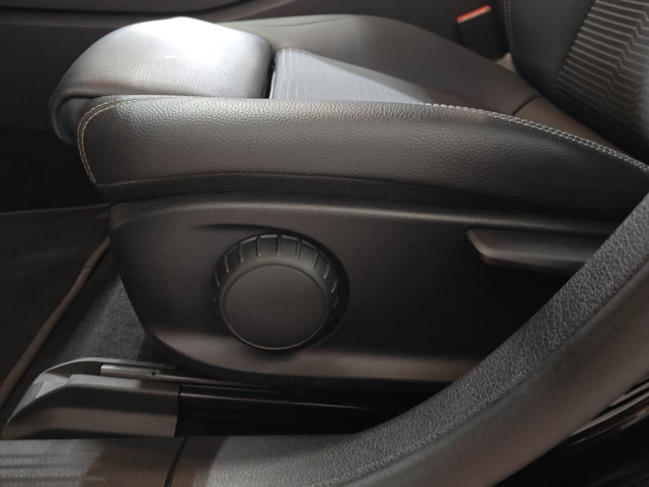 MERCEDES-BENZ A 2023