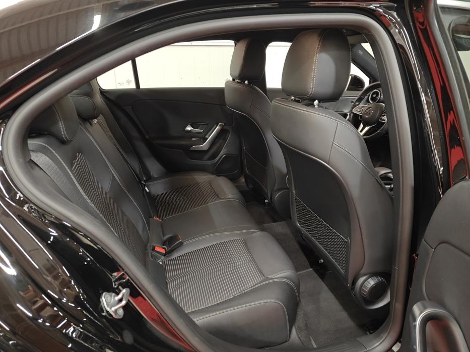 MERCEDES-BENZ A 2023