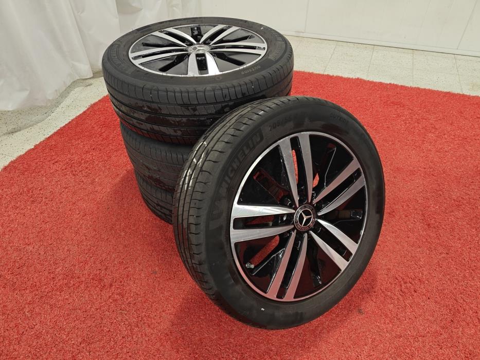 MERCEDES-BENZ A 2023