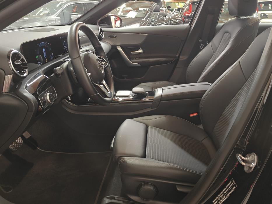 MERCEDES-BENZ A 2023