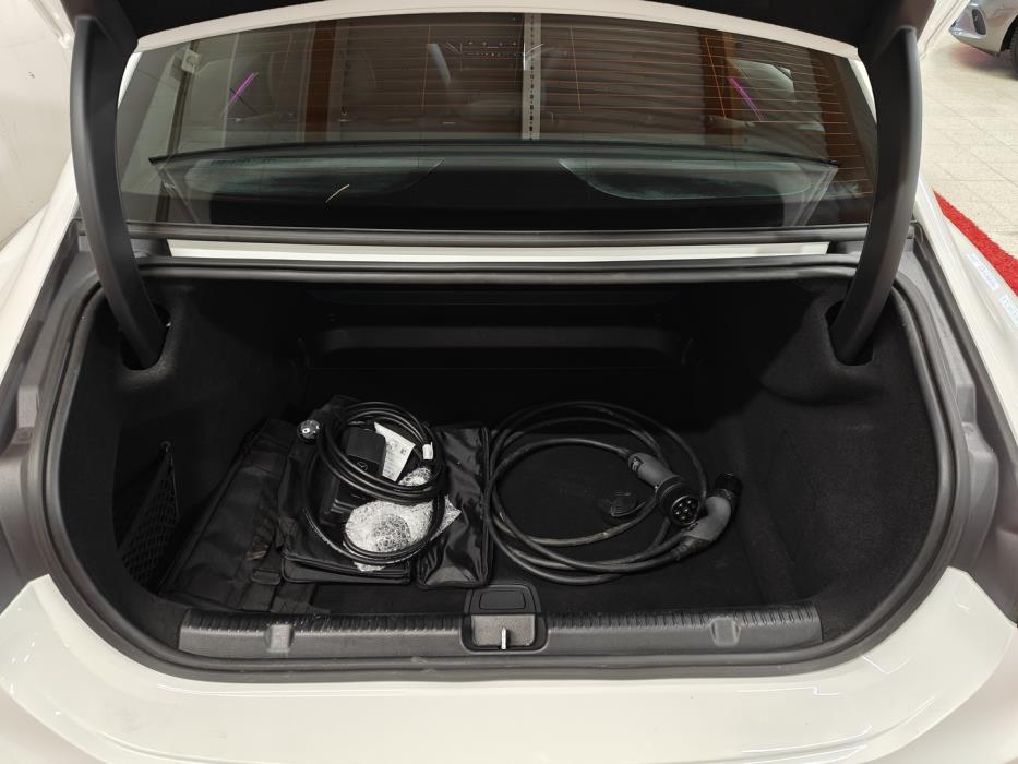 MERCEDES-BENZ EQE 2023