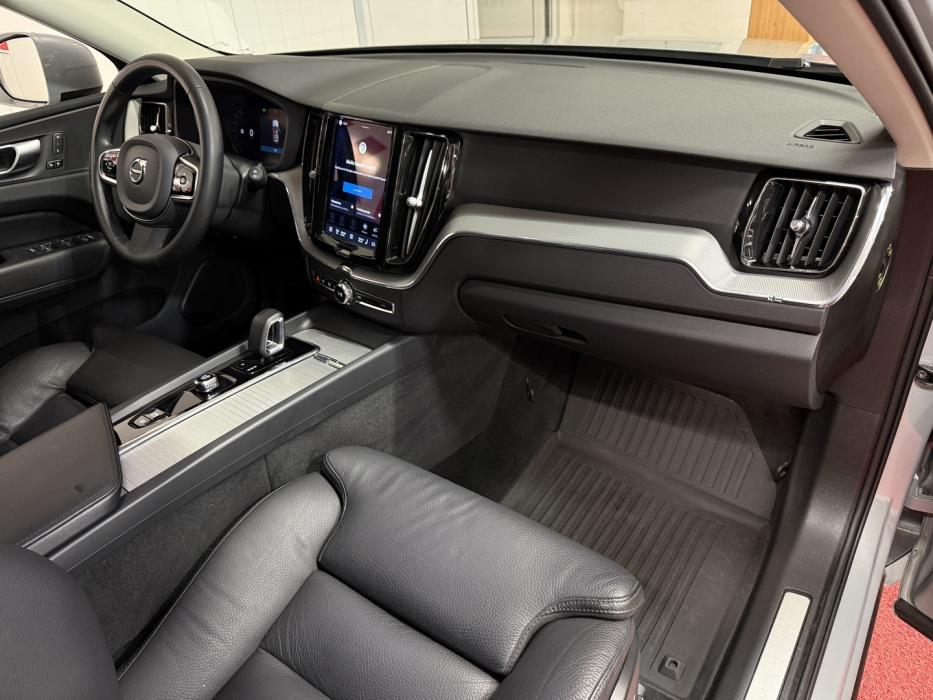 VOLVO XC60 2024