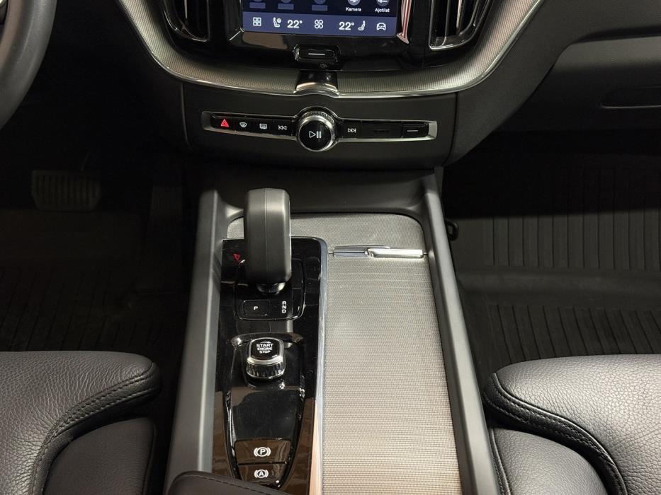 VOLVO XC60 2024