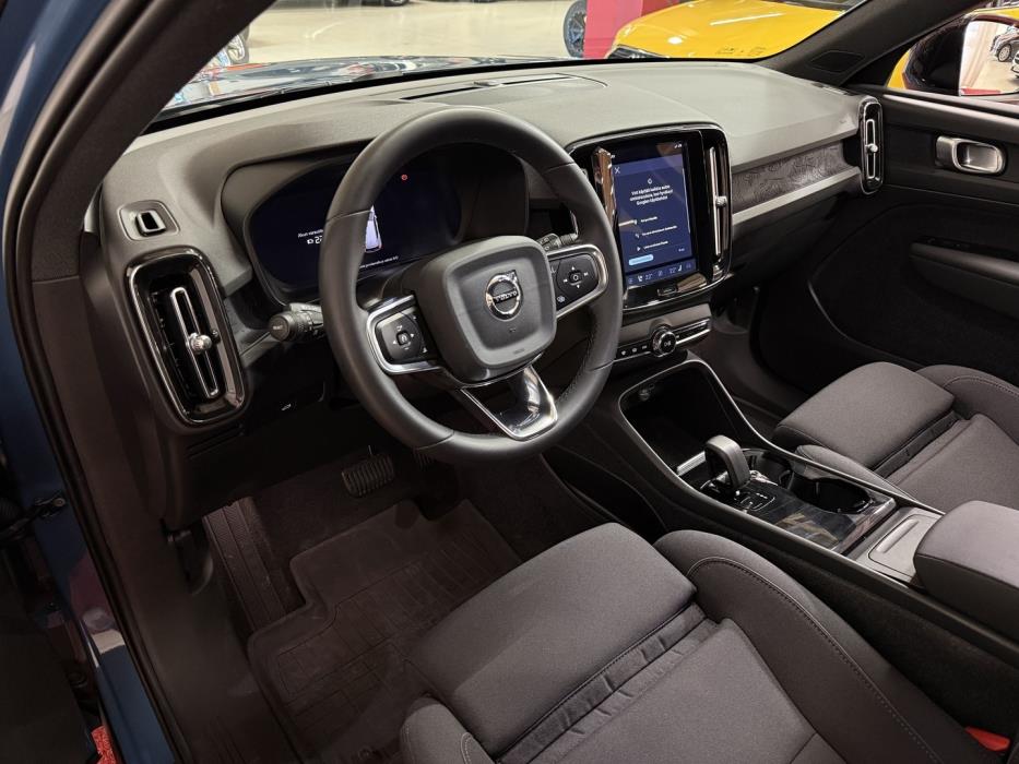 VOLVO XC40 2023