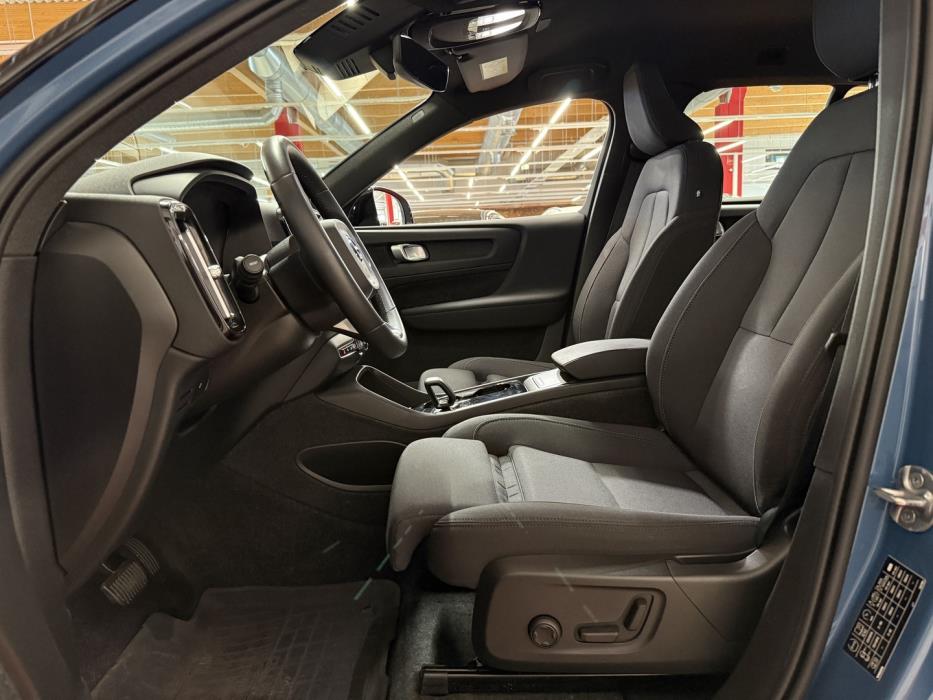 VOLVO XC40 2023