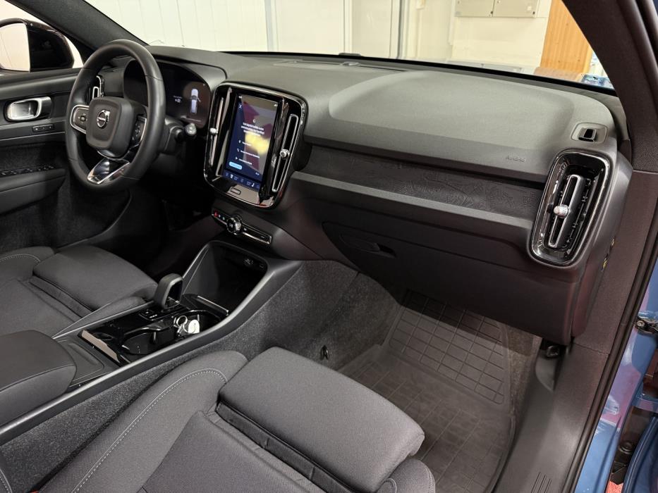 VOLVO XC40 2023