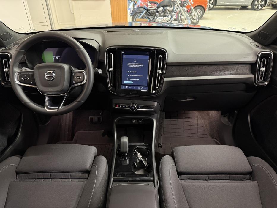 VOLVO XC40 2023