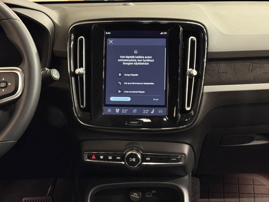 VOLVO XC40 2023