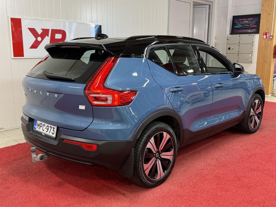 VOLVO XC40 2023
