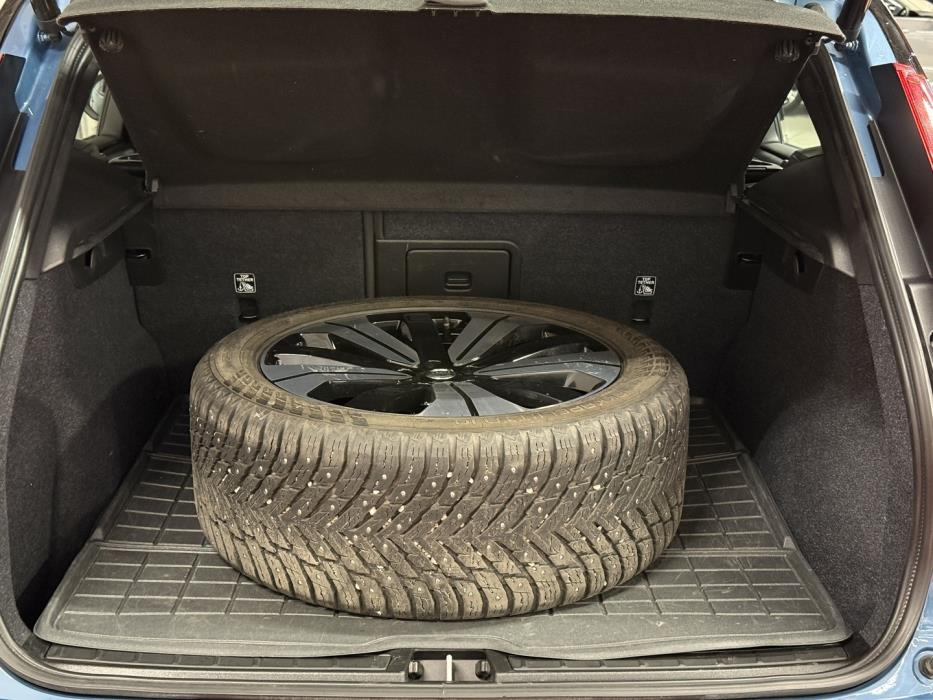 VOLVO XC40 2023