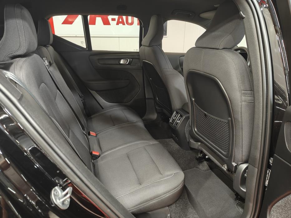 VOLVO XC40 2023