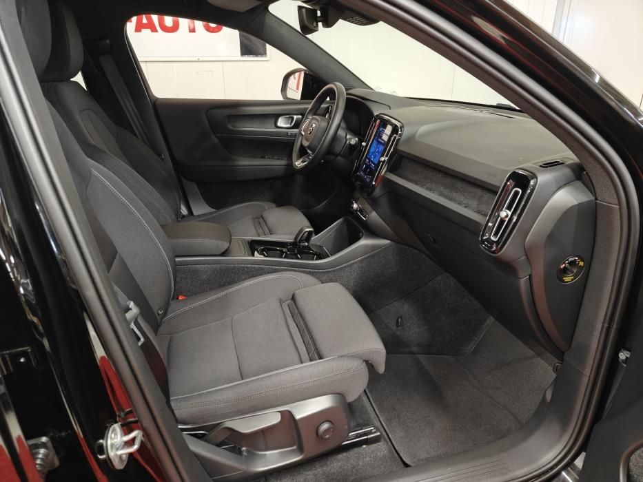 VOLVO XC40 2023