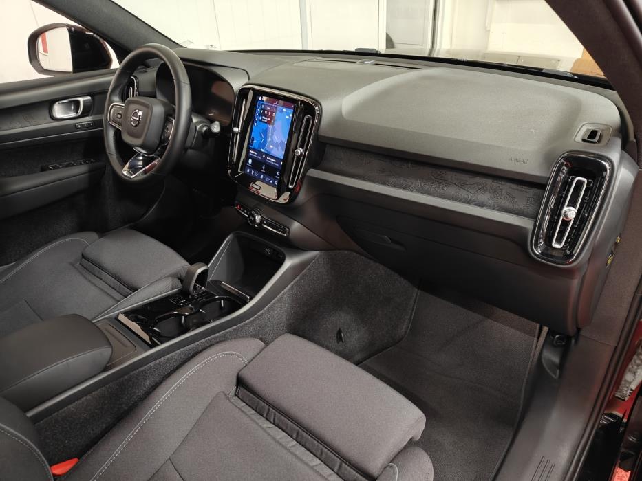 VOLVO XC40 2023
