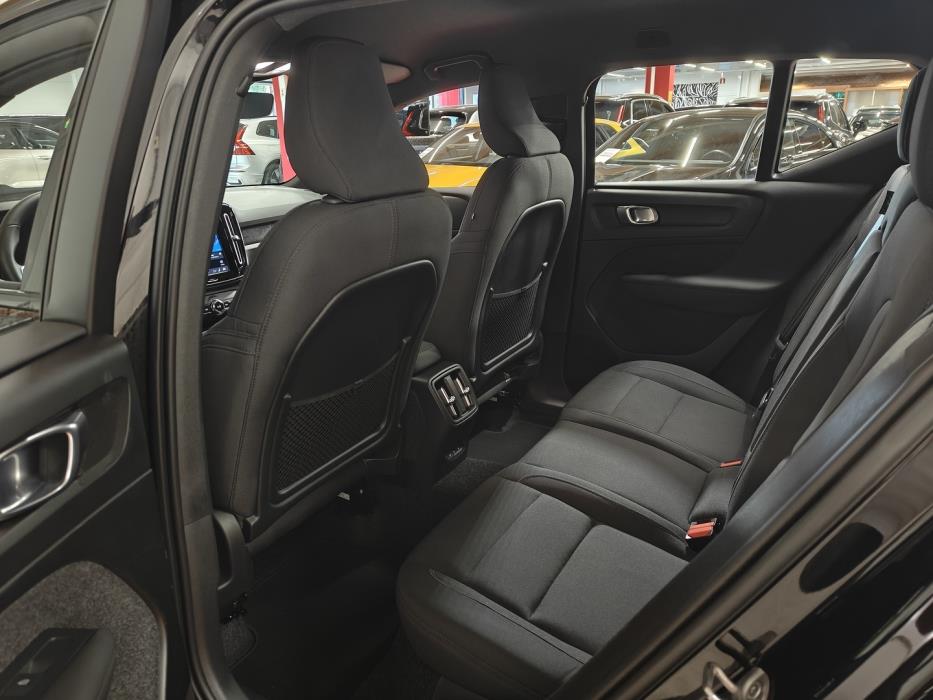VOLVO XC40 2023
