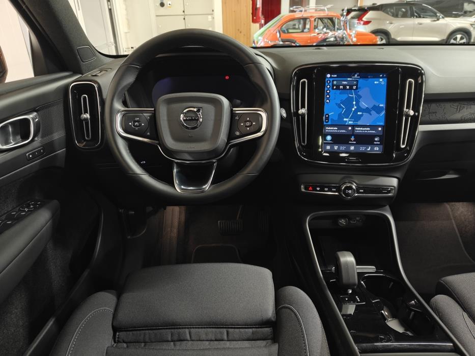 VOLVO XC40 2023