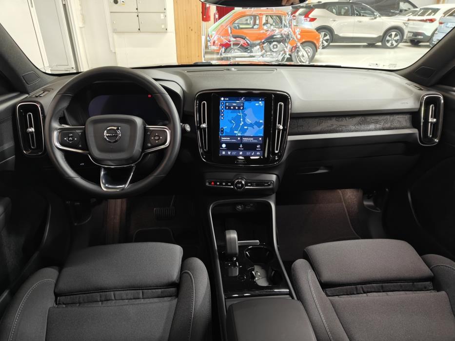 VOLVO XC40 2023