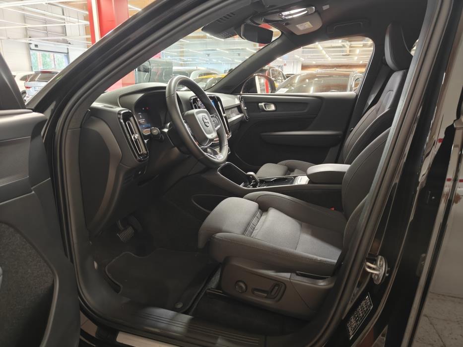 VOLVO XC40 2023