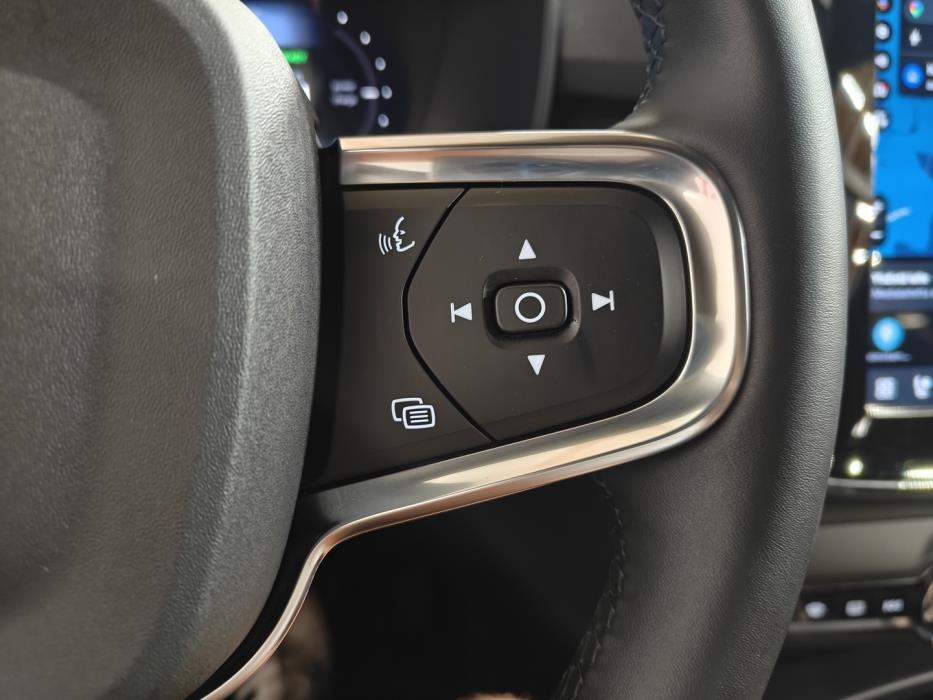 VOLVO XC40 2023