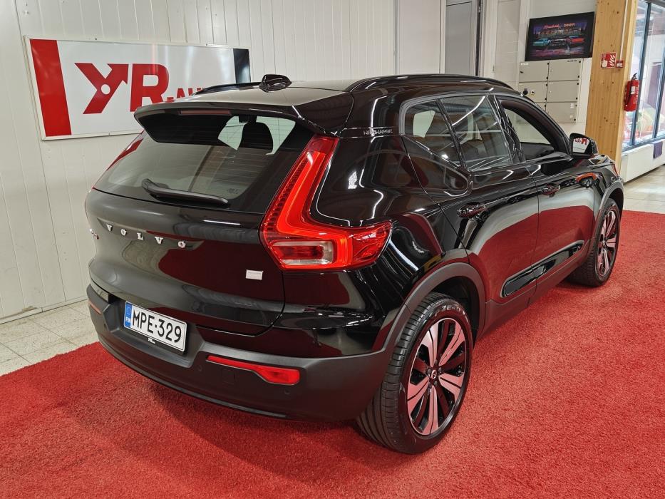 VOLVO XC40 2023