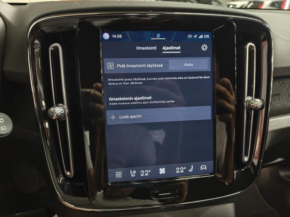 VOLVO XC40 2023