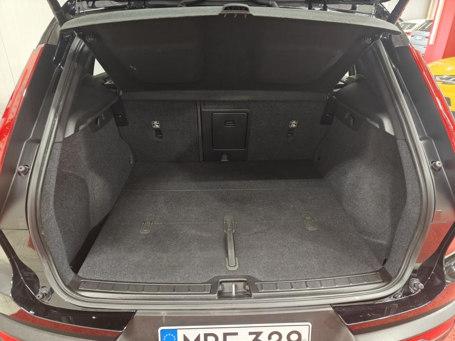 VOLVO XC40 2023