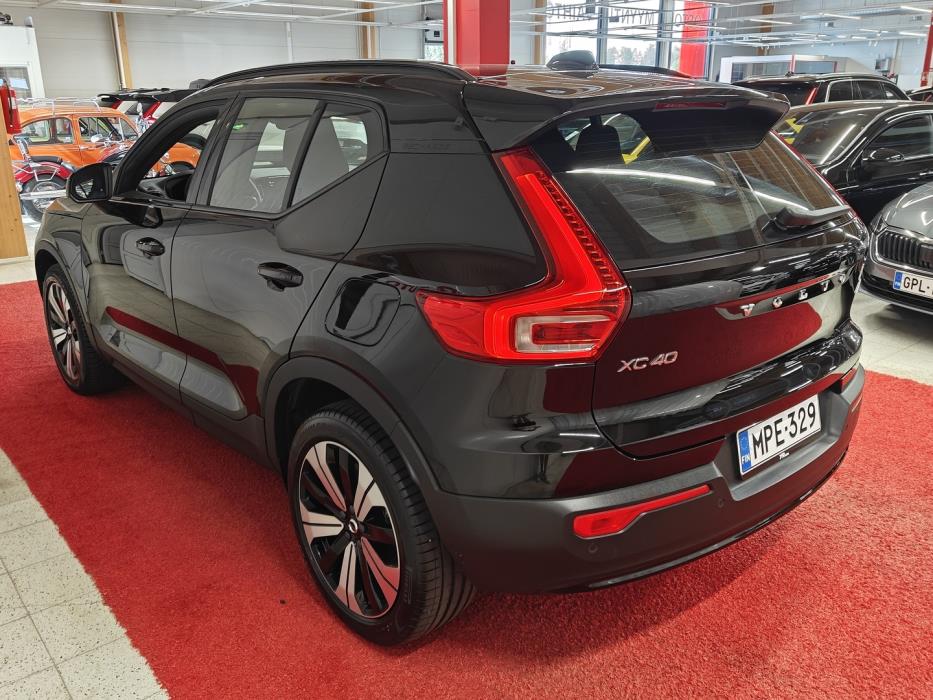 VOLVO XC40 2023