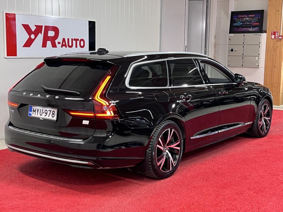 VOLVO V90 2021