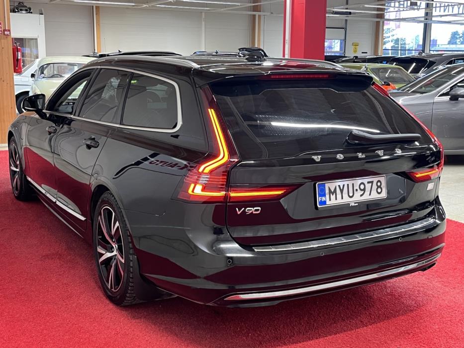 VOLVO V90 2021