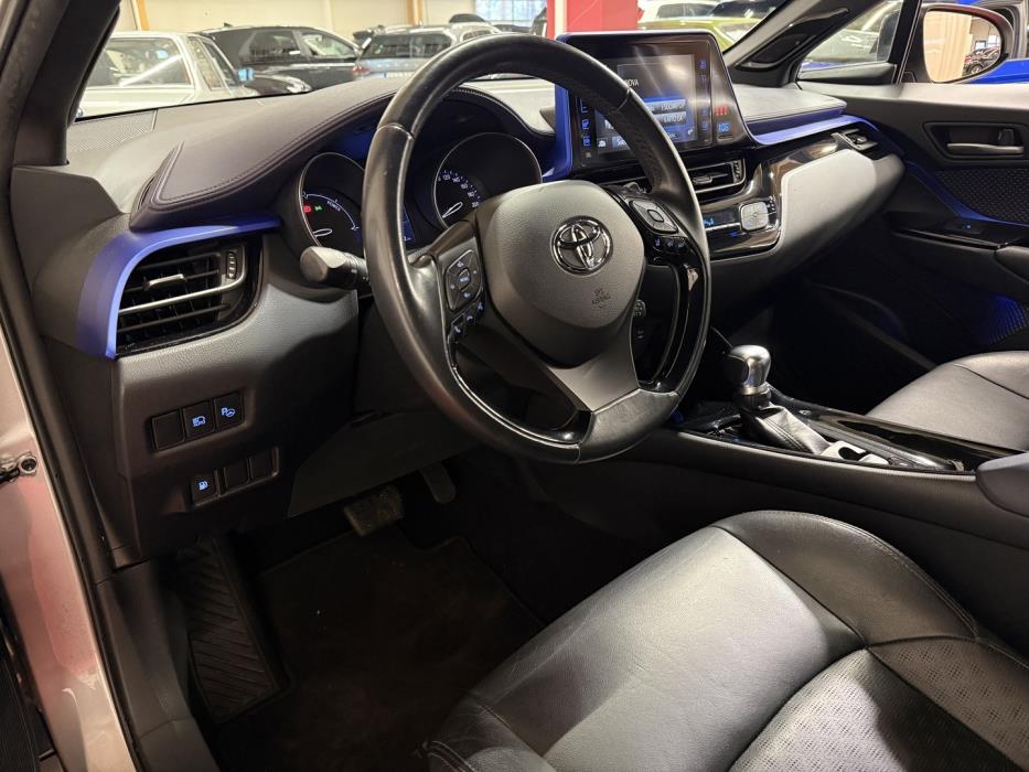 TOYOTA C-HR 2017