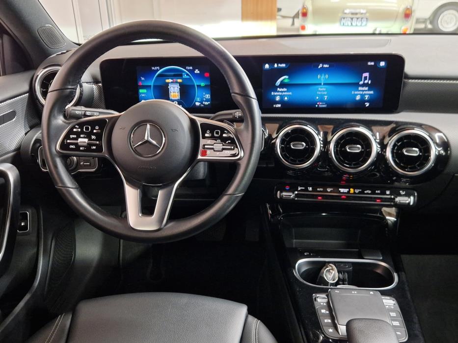 MERCEDES-BENZ A 2023