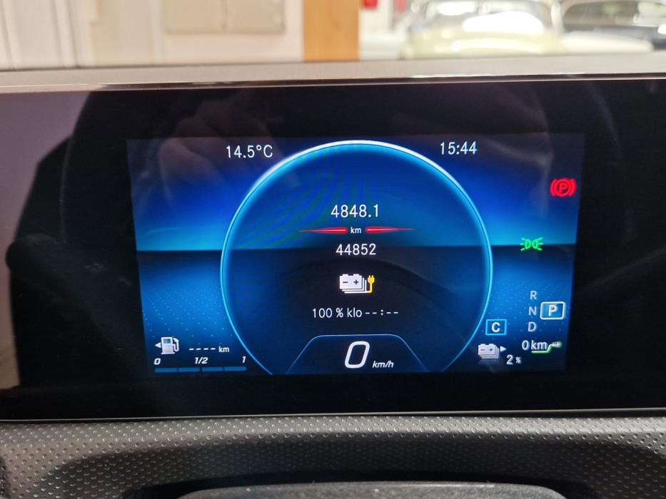 MERCEDES-BENZ A 2023