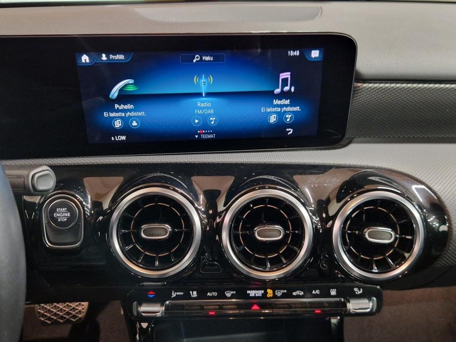 MERCEDES-BENZ A 2023